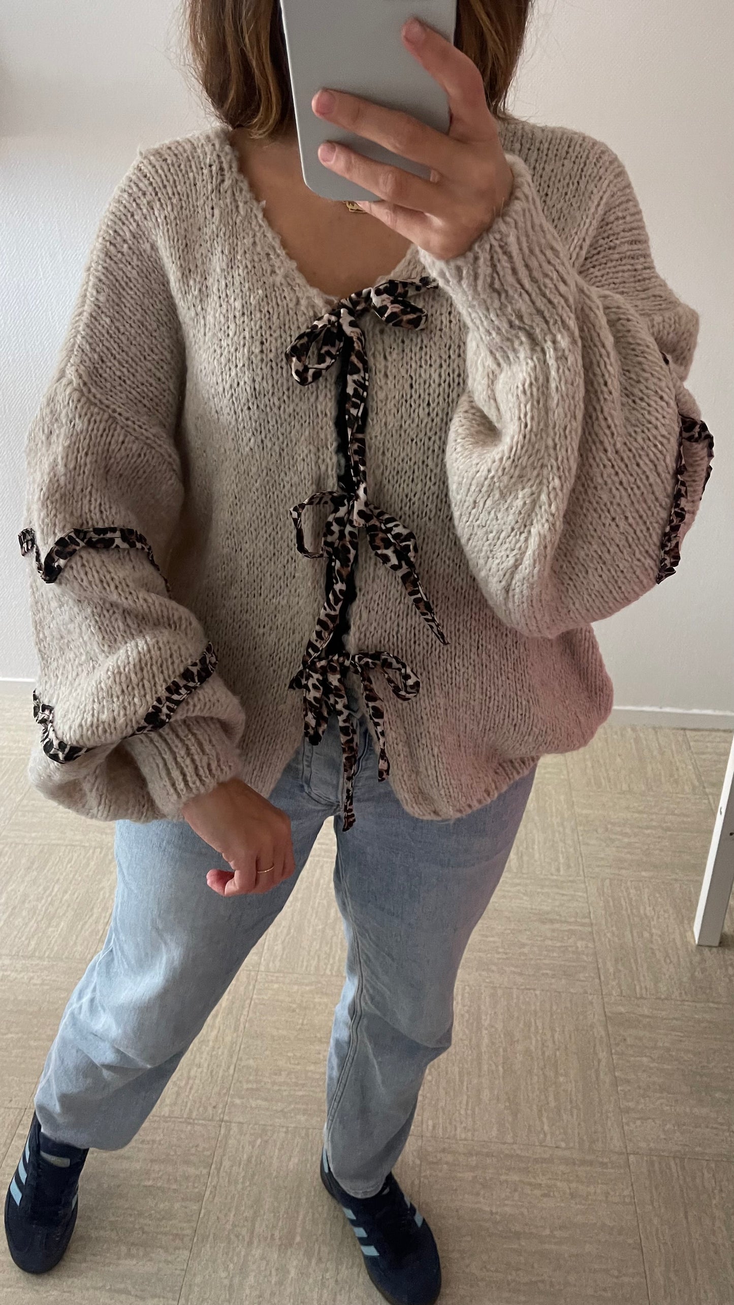 Pull léopard à noeud